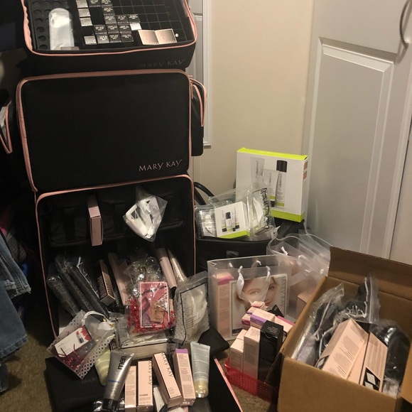 Huge lot of Mary Kay products - Picture 1 of 8